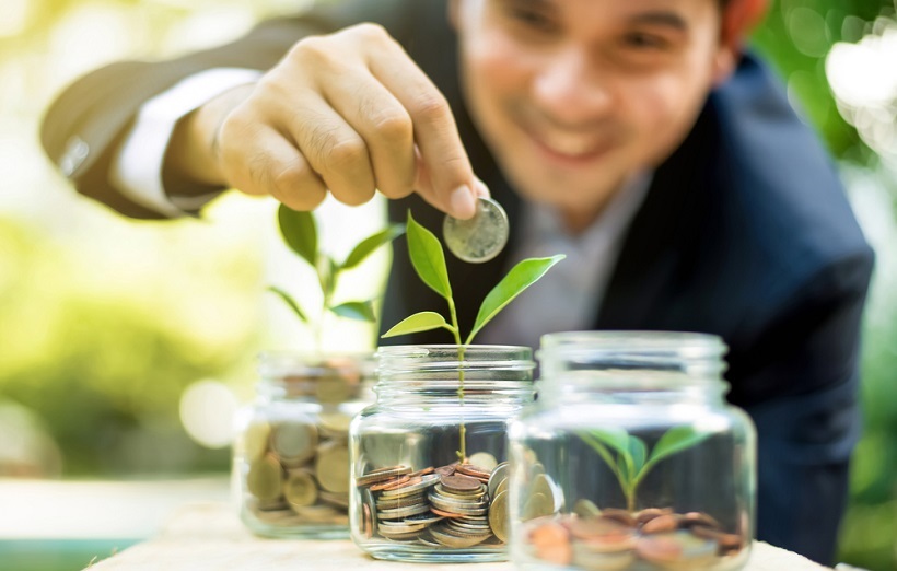 young man starts his investment
